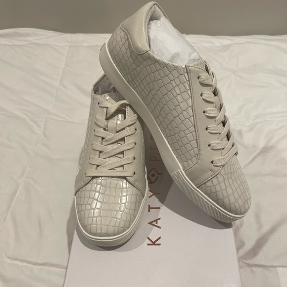 Katy Perry Lace Up Sneaker 8.5 M off white New with Box! - Picture 3 of 9
